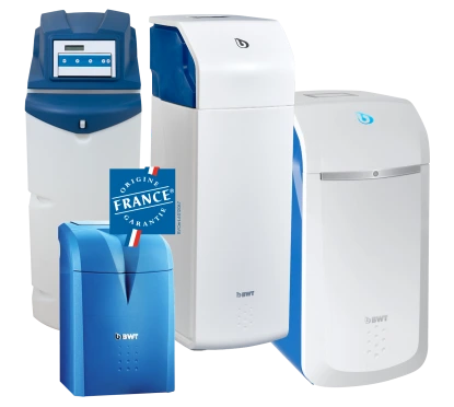 Chauffe-eau installé, illustrant une solution écoénergétique pour la production d'eau chaude.